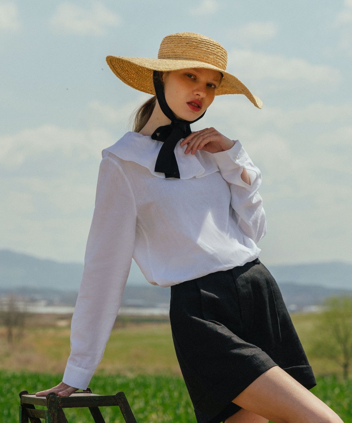 레트흐드레뚜왈(LETTRE DE LE TOILE) Neckline ruffled tencel blouse
