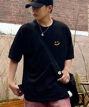 [UNISEX]스몰 드로잉스마일 반팔티_블랙