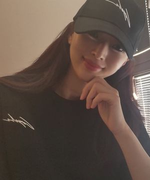 (공용) 시그니처 로고  화이트 - (블랙 20수 오버핏)