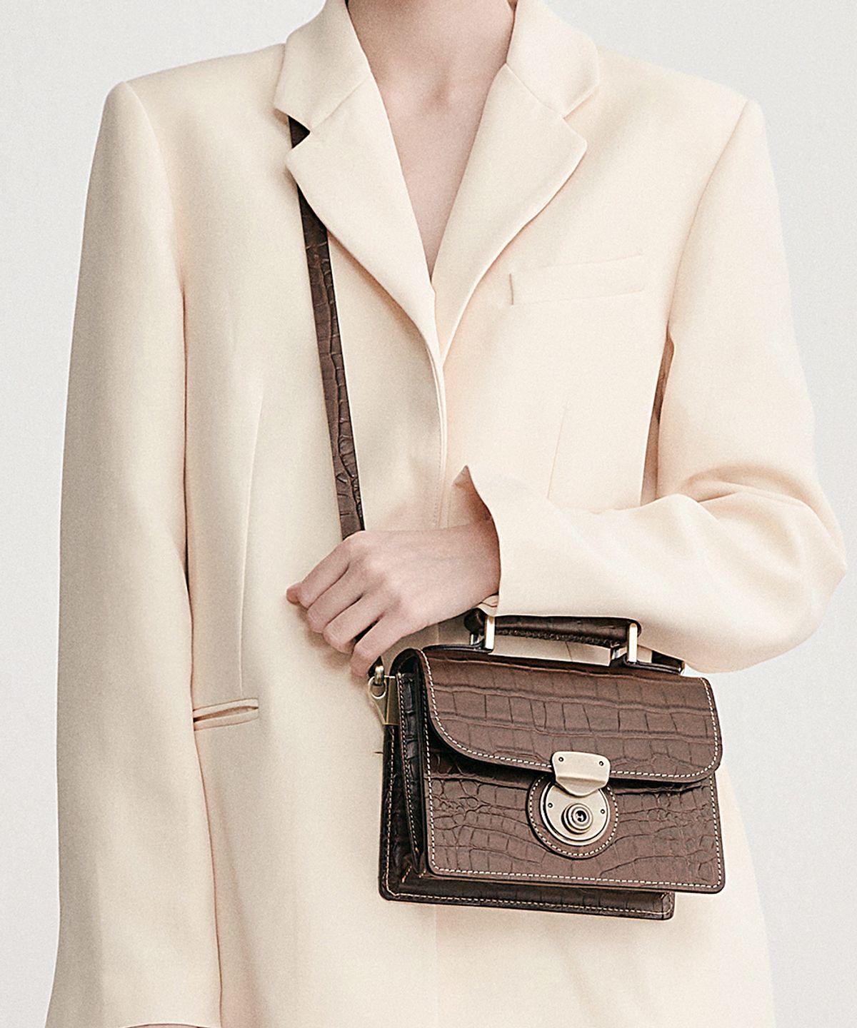 브로그앤머로우(BROGUE AND MORROW) CROCO NEMO Bag (Chocolate)