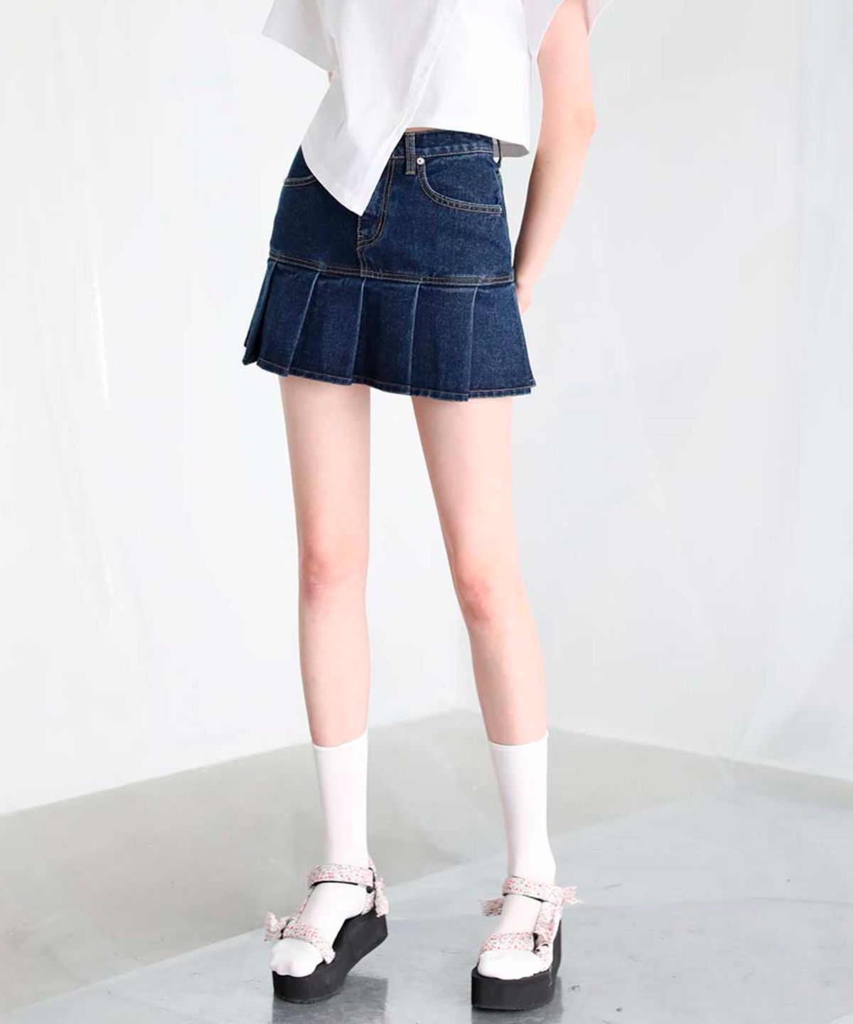 어반드레스(AVANDRESS) PLEATS DENIM SKIRT DEEP BLUE