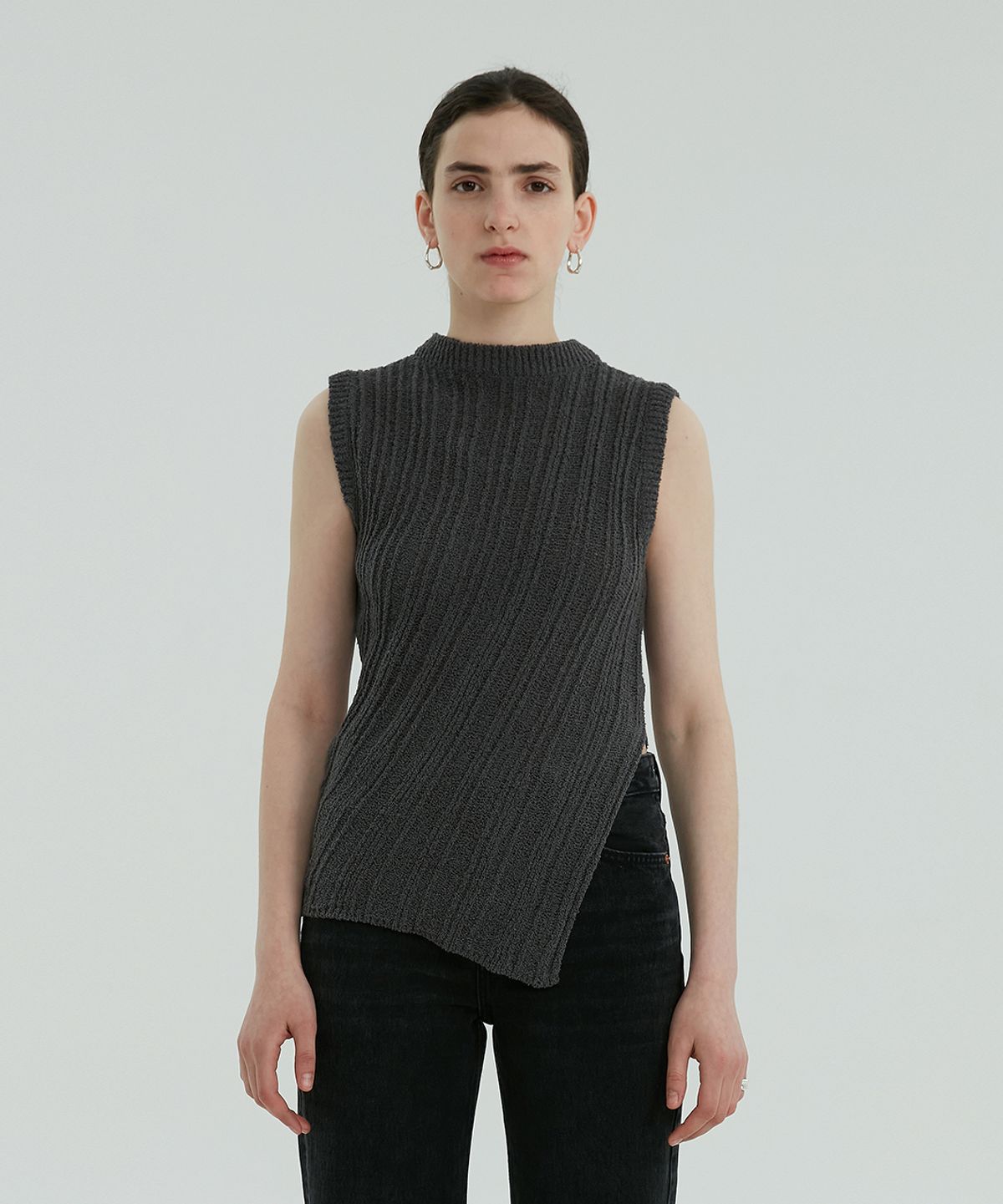 렘플레이스먼트(REMPLACEMENT) ASYMMETRIC SLEEVELESS - CHARCOAL