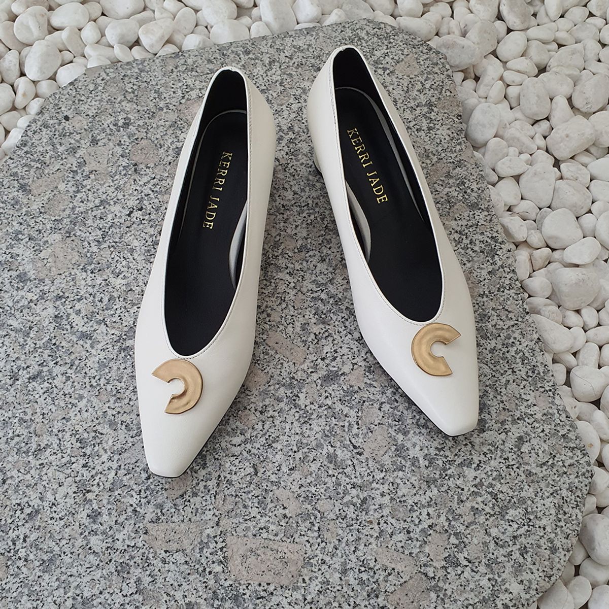 케리제이드(KERRIJADE) HalfMoon Pumps_CreamWhite
