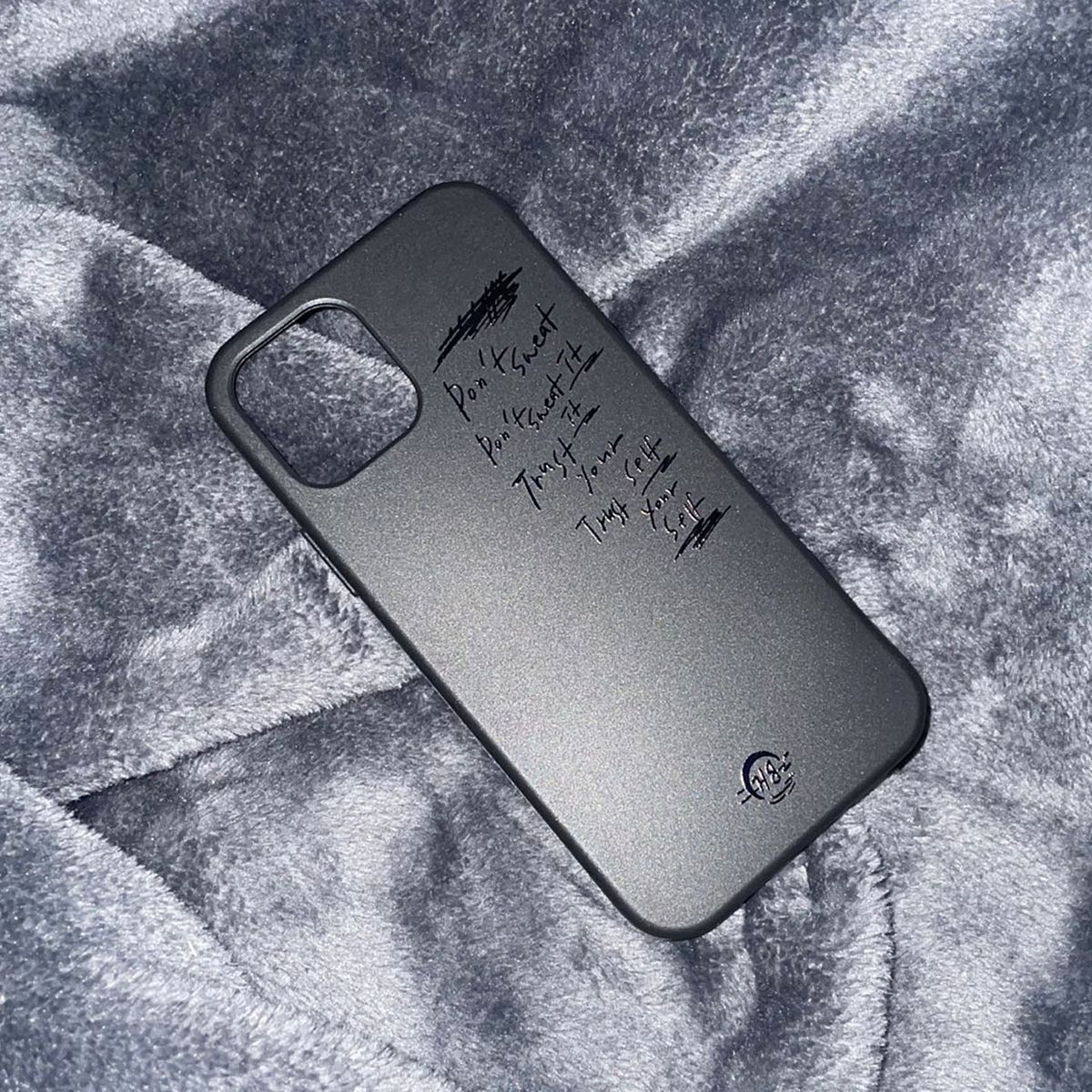 베이스언유즈(BASEDON_YOUTH) Don t sweat it  black x black jelly CASE