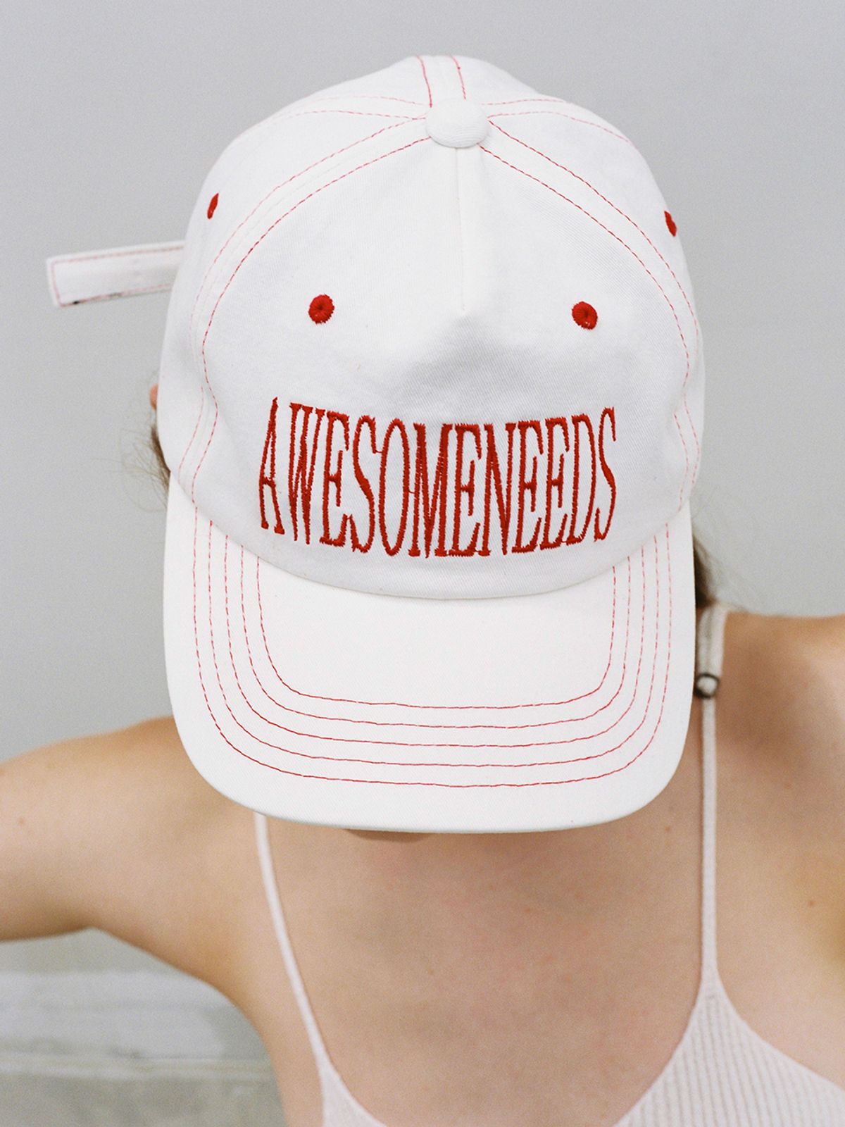 어썸니즈(AWESOME NEEDS) 시그니처 캡_화이트