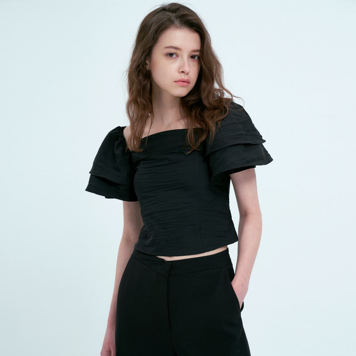 누댓(NUDAT) shirr square neck off-shoulder blouse black