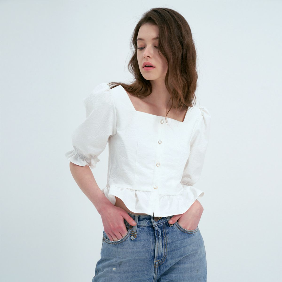 누댓(NUDAT) wavy puff square neck blouse rose white