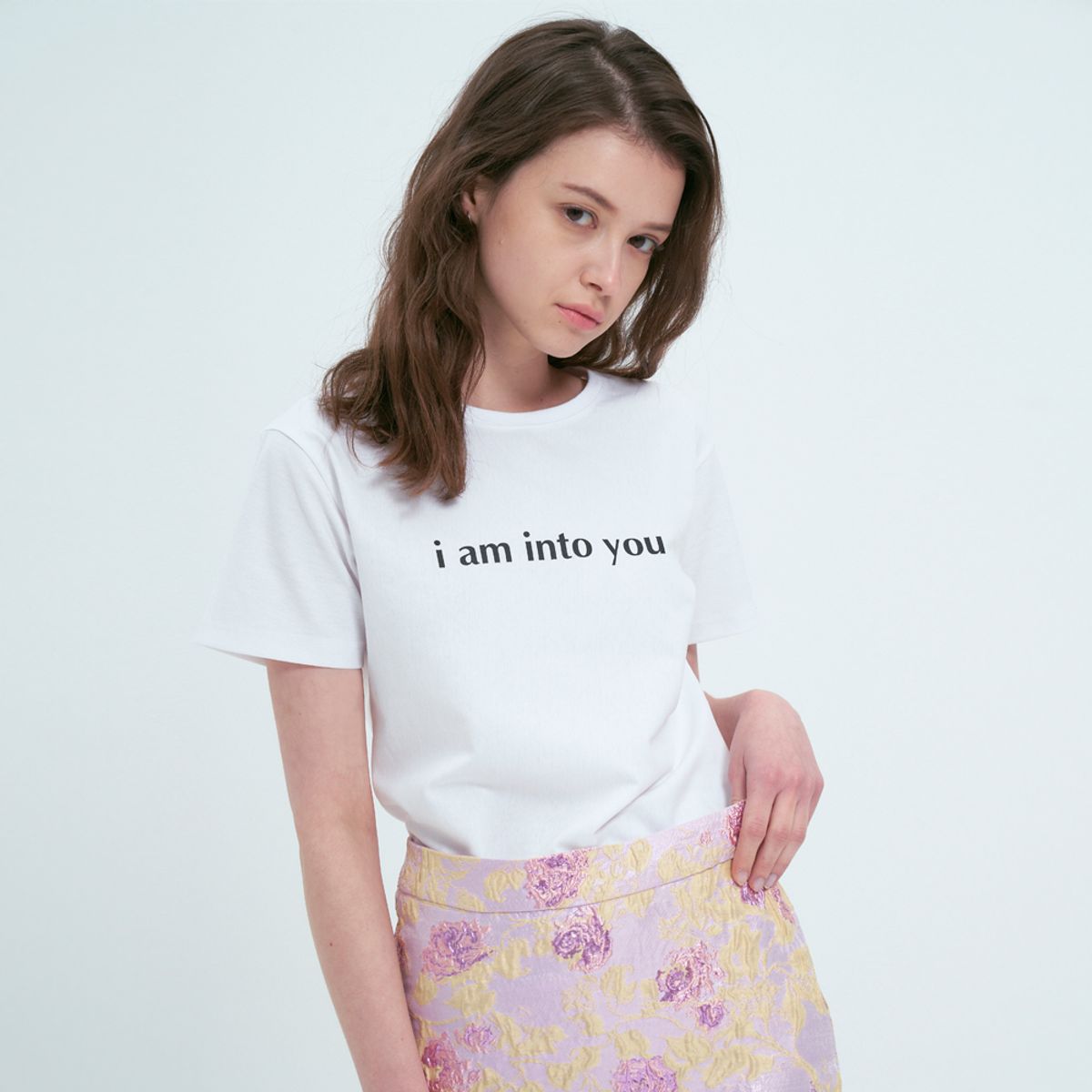 누댓(NUDAT) bold font basic t-shirt white