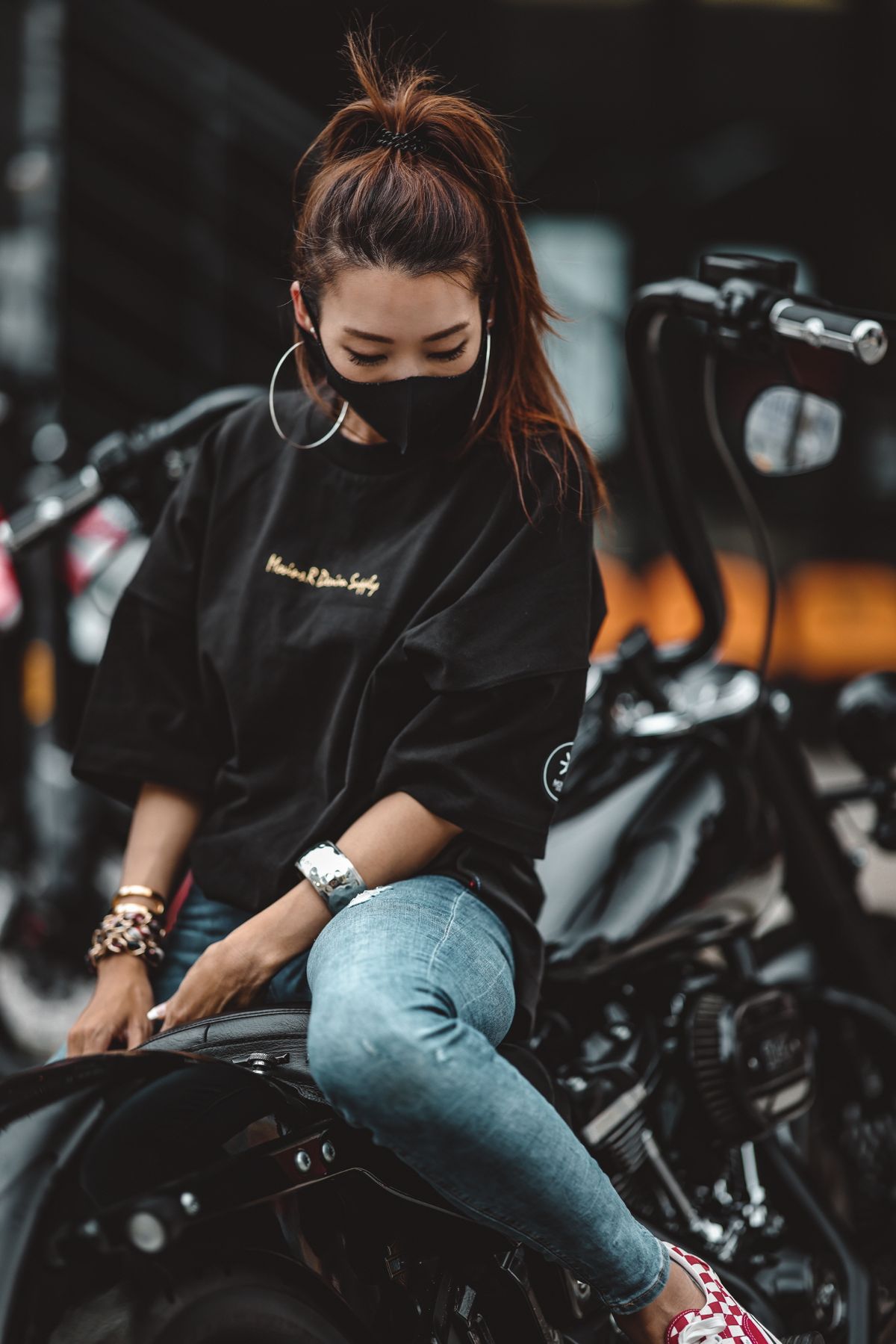 모빈스알(MOVINS.R) PENNA BLING TOP BLACK