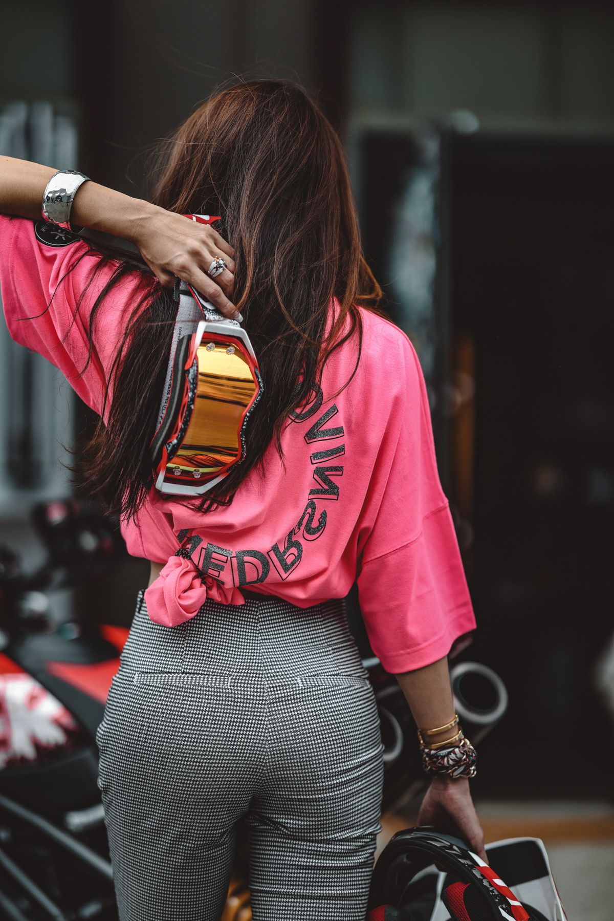 모빈스알(MOVINS.R) PENNA BLING TOP NEON PINK