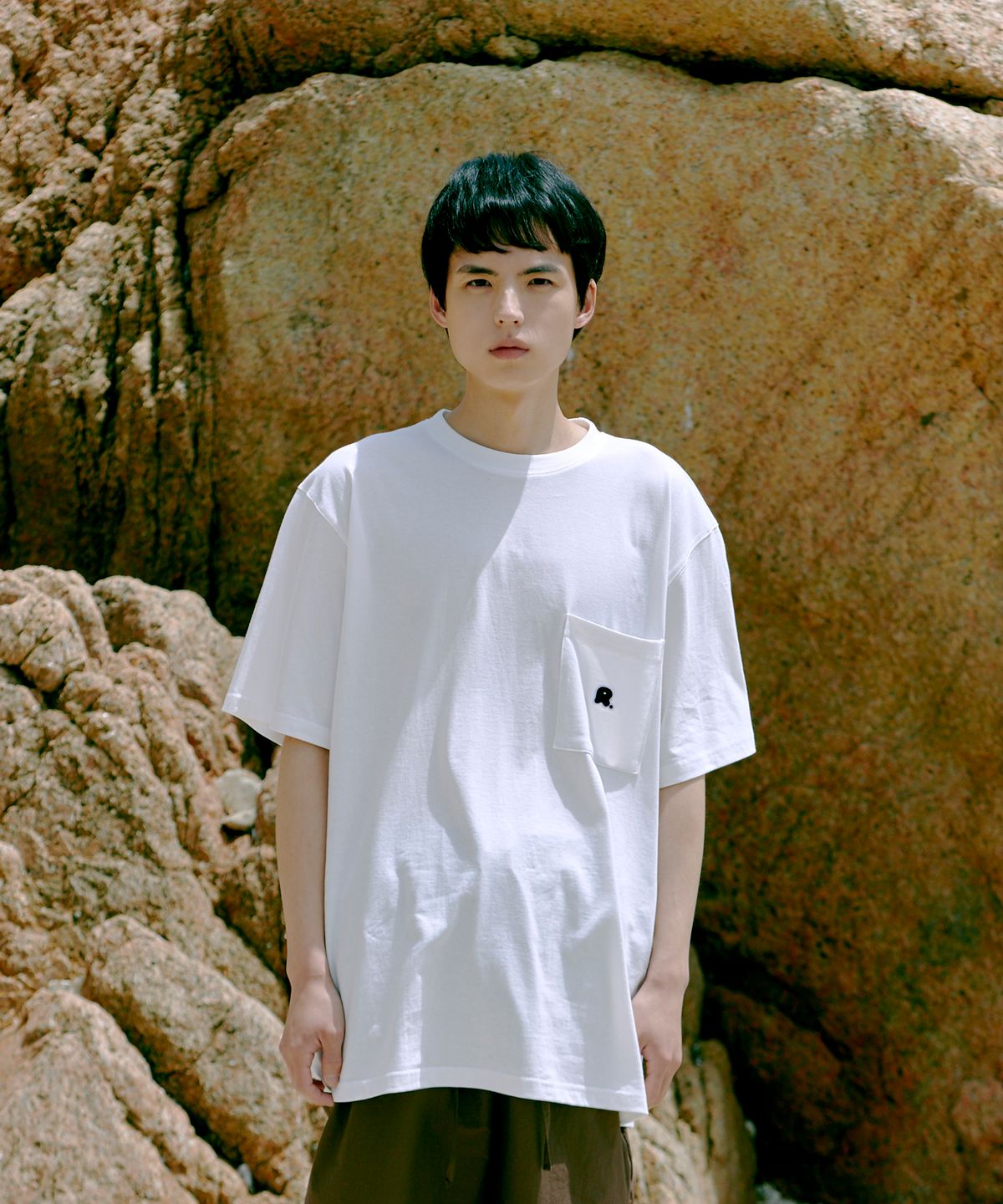 러스티치(RUSTEACH) PATCH POCKET TEE (WHITE)