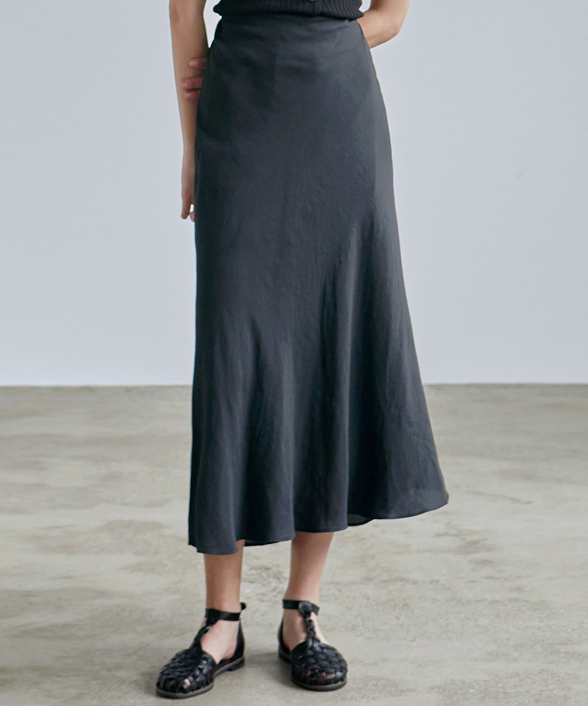 닉앤니콜(NICK&NICOLE) SATIN LONG SKIRT_BLACK
