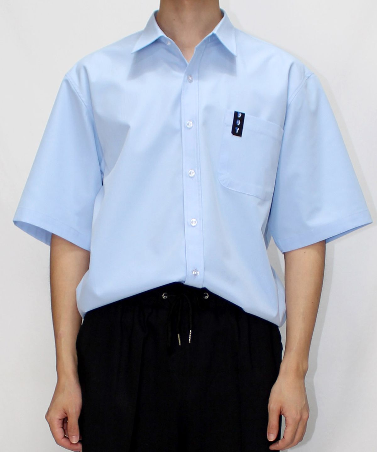 오드닷(ODD DOT) 포인트 오버핏 반팔셔츠 스카이블루