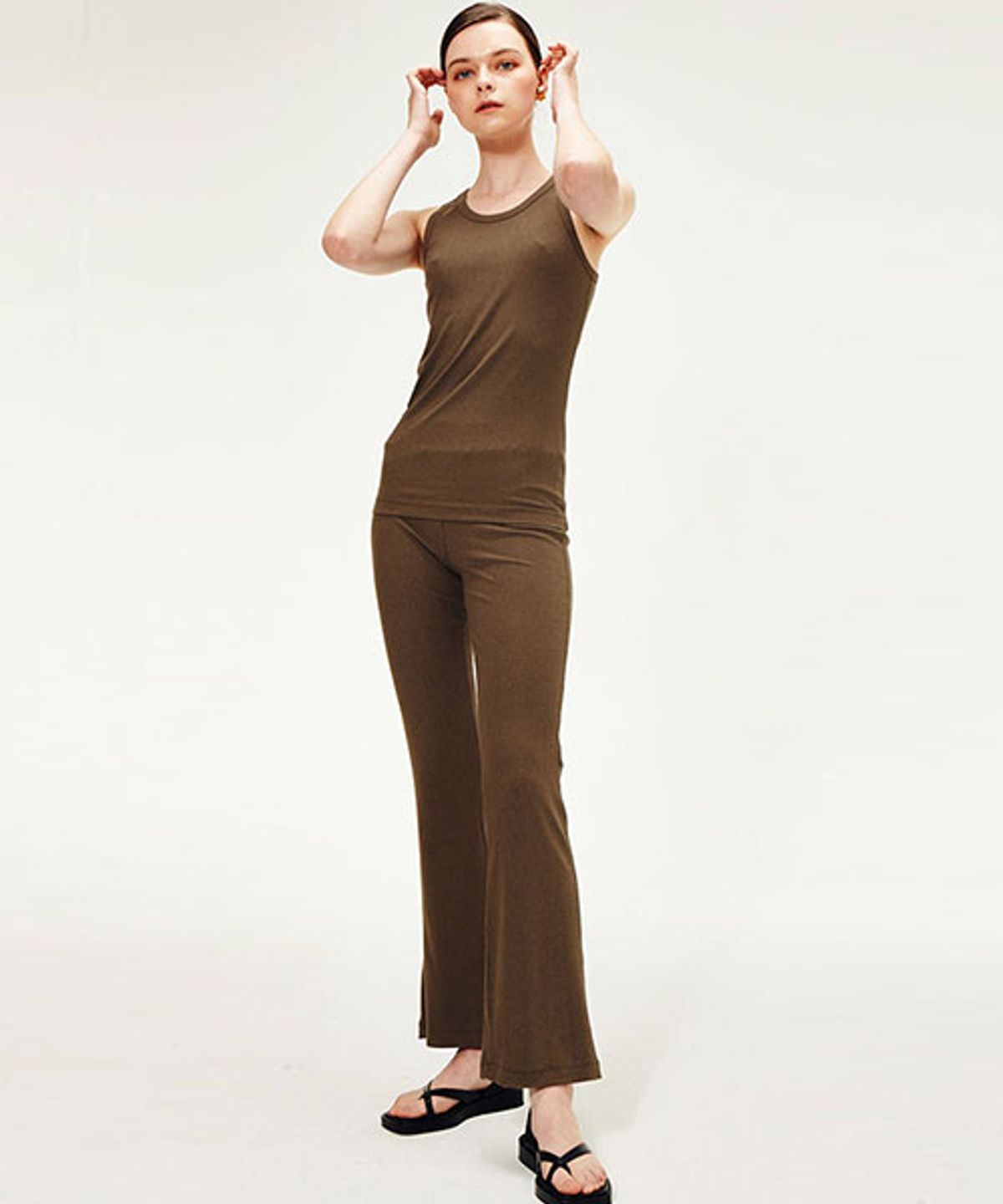 더룸(THELOOM) RIBBED COTTON MODAL BLEND TRACK PANTS_KHAKI BROWN