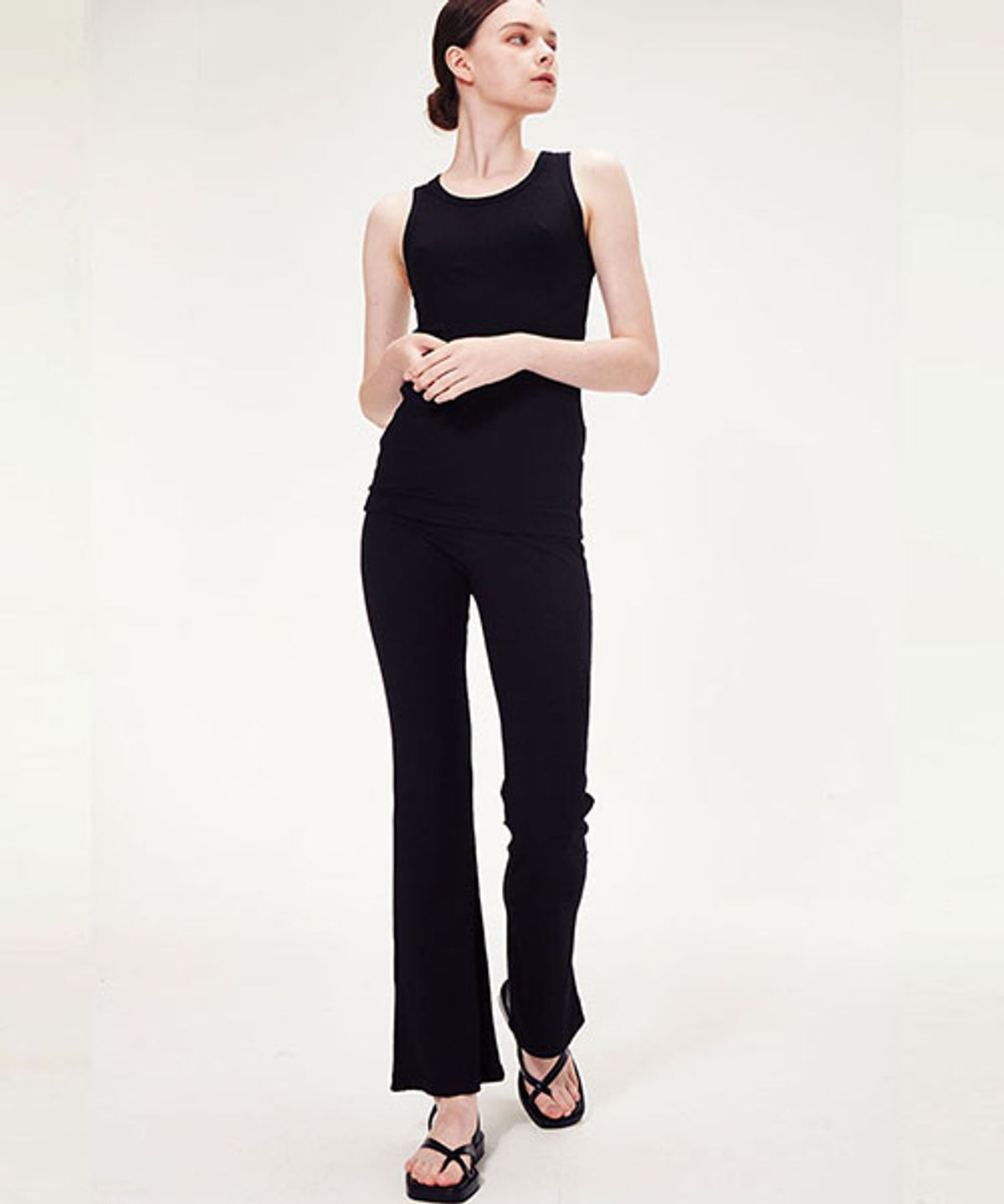 더룸(THELOOM) RIBBED COTTON MODAL BLEND TRACK PANTS_BLACK
