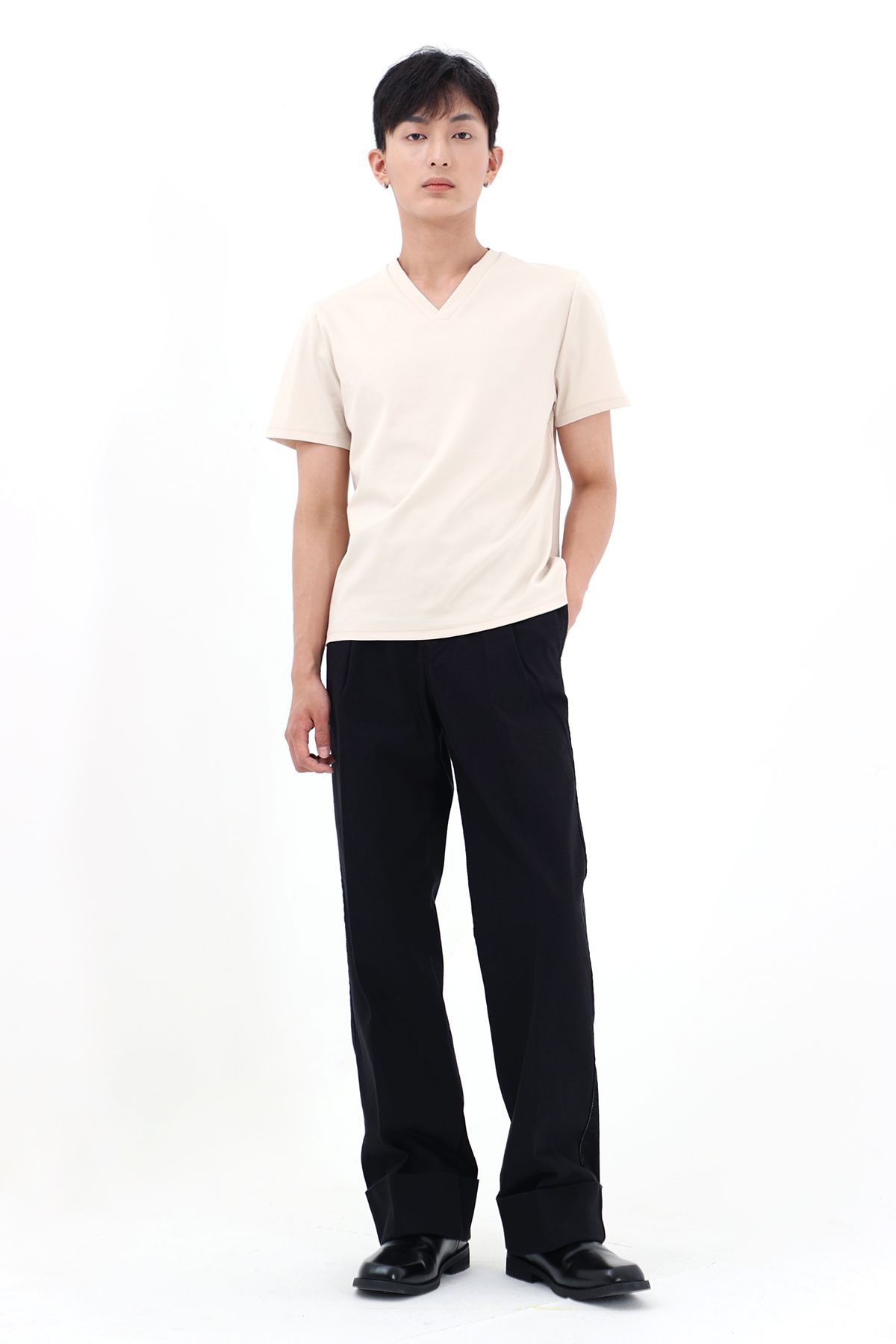 디메이든(DEMADEN) 브이넥 모던 티셔츠 베이지