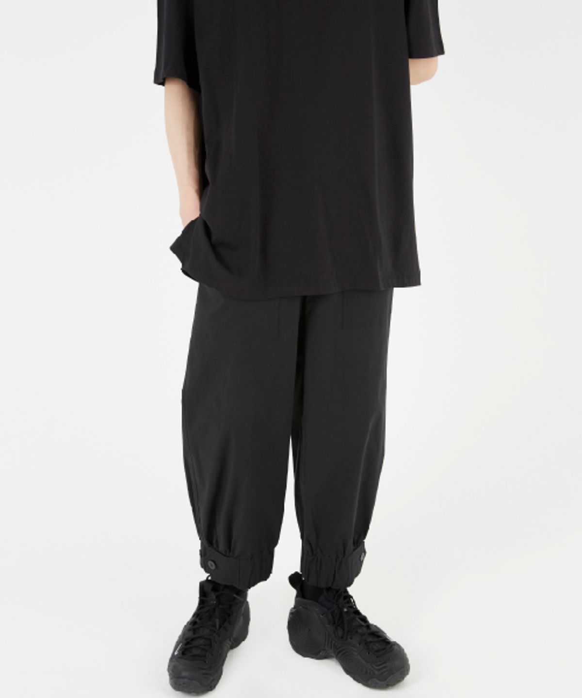 로코베이직(LOCOBASIC) P016 / 크롭 조거 팬츠 (Black)