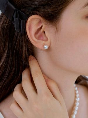 simple swarovski pearl earring