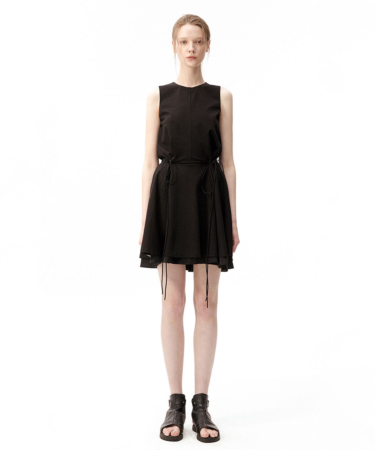 모노포비아(MONOPHOBIA) MONOPHOBIA FLARED SLEEVELESS DRESS