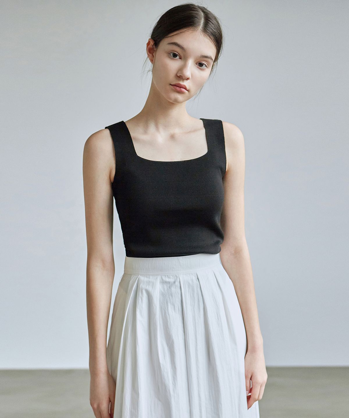 닉앤니콜(NICK&NICOLE) [ESSENTIAL] SQUARE NECK KNIT SLEEVELESS_BLACK