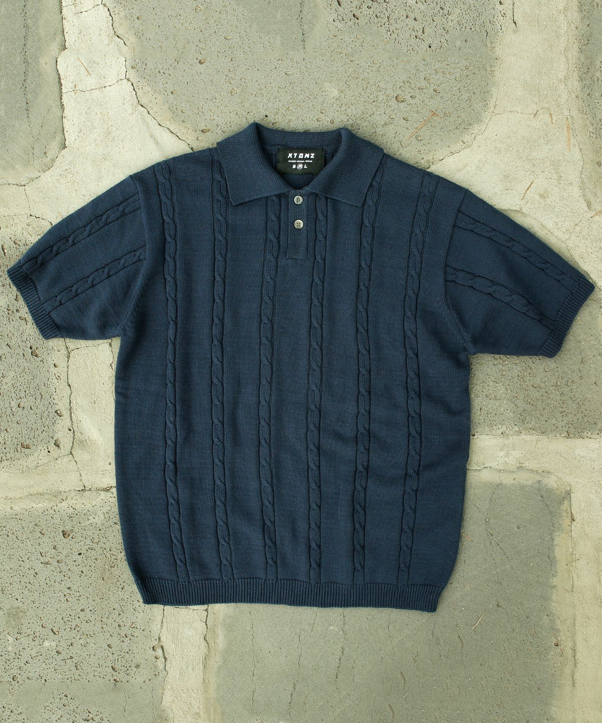 엑스톤즈(XTONZ) XTK016 대퍼딜 꽈배기 니트 (NAVY)