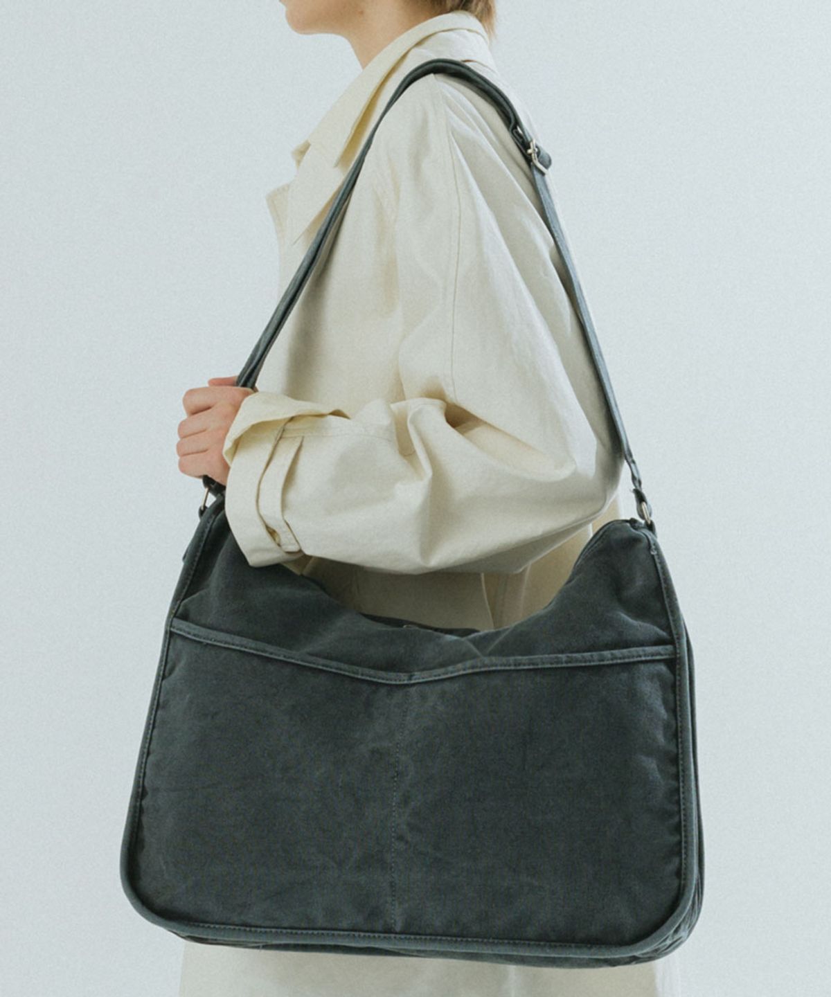 톰투머로우(TOMTOMORROW) U trapezium bag [charcoal]