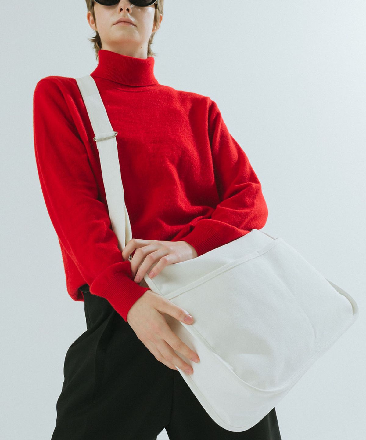 톰투머로우(TOMTOMORROW) U trapezium bag [white]