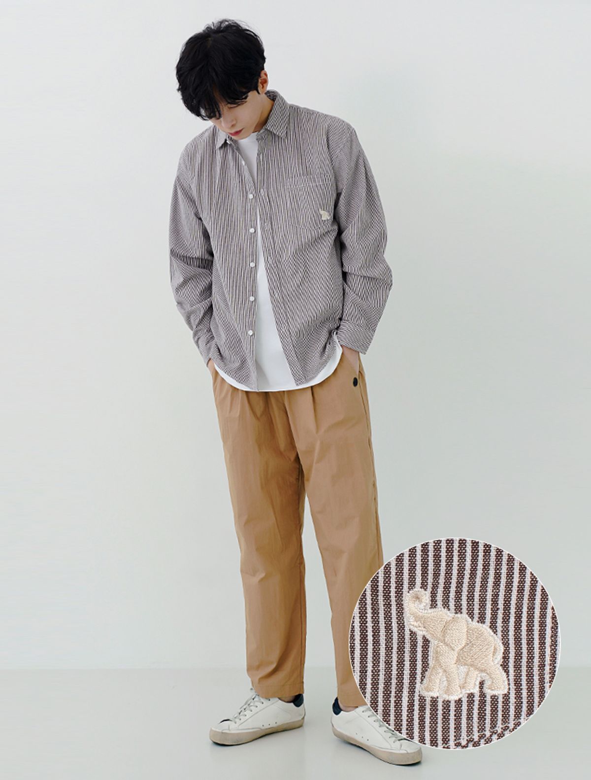 라 메종 스튜디오(LA MAISON STUDIO) UNISEX 세미오버핏 스트라이프 포켓자수 셔츠 브라운(FCB3SH306M)