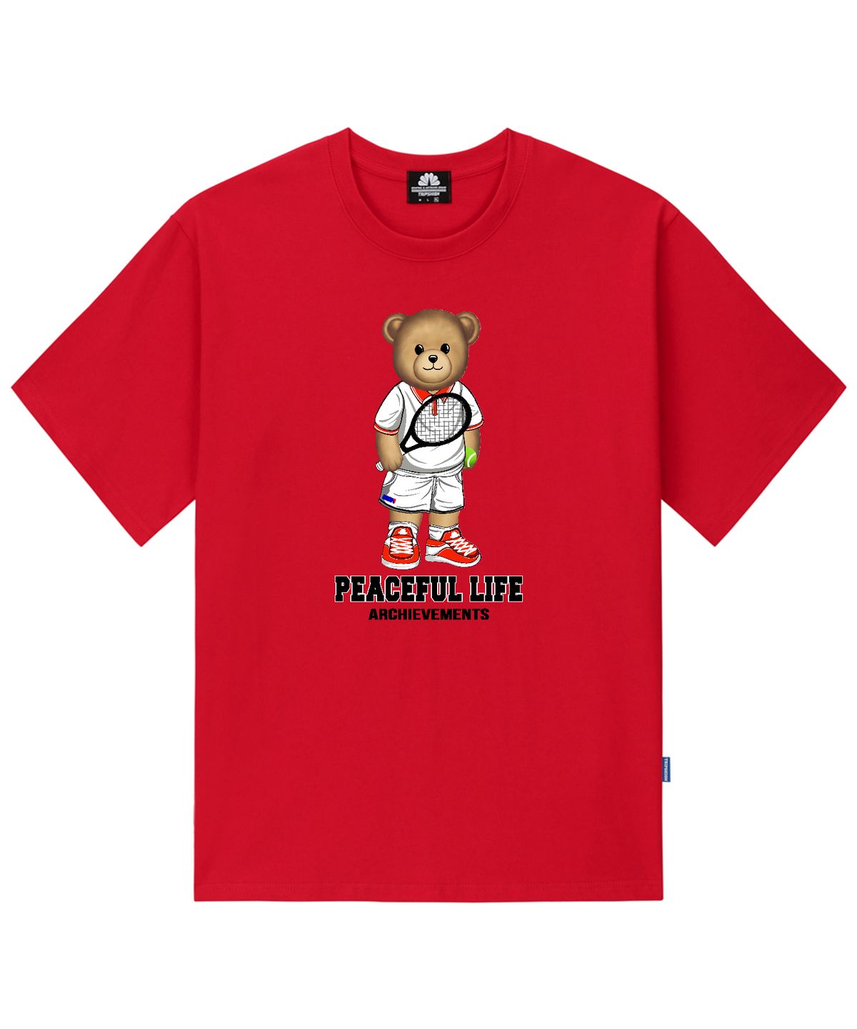 트립션(TRIPSHION) TENNIS STANDING BEAR 티셔츠 - 레드