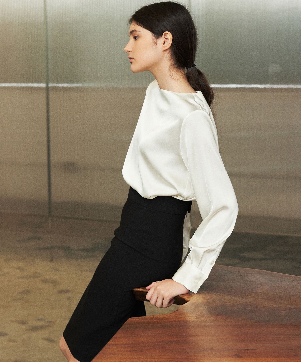 랭5(LANG5) [ELLEN] SATIN BLOUSE [엘렌] 새틴 블라우스