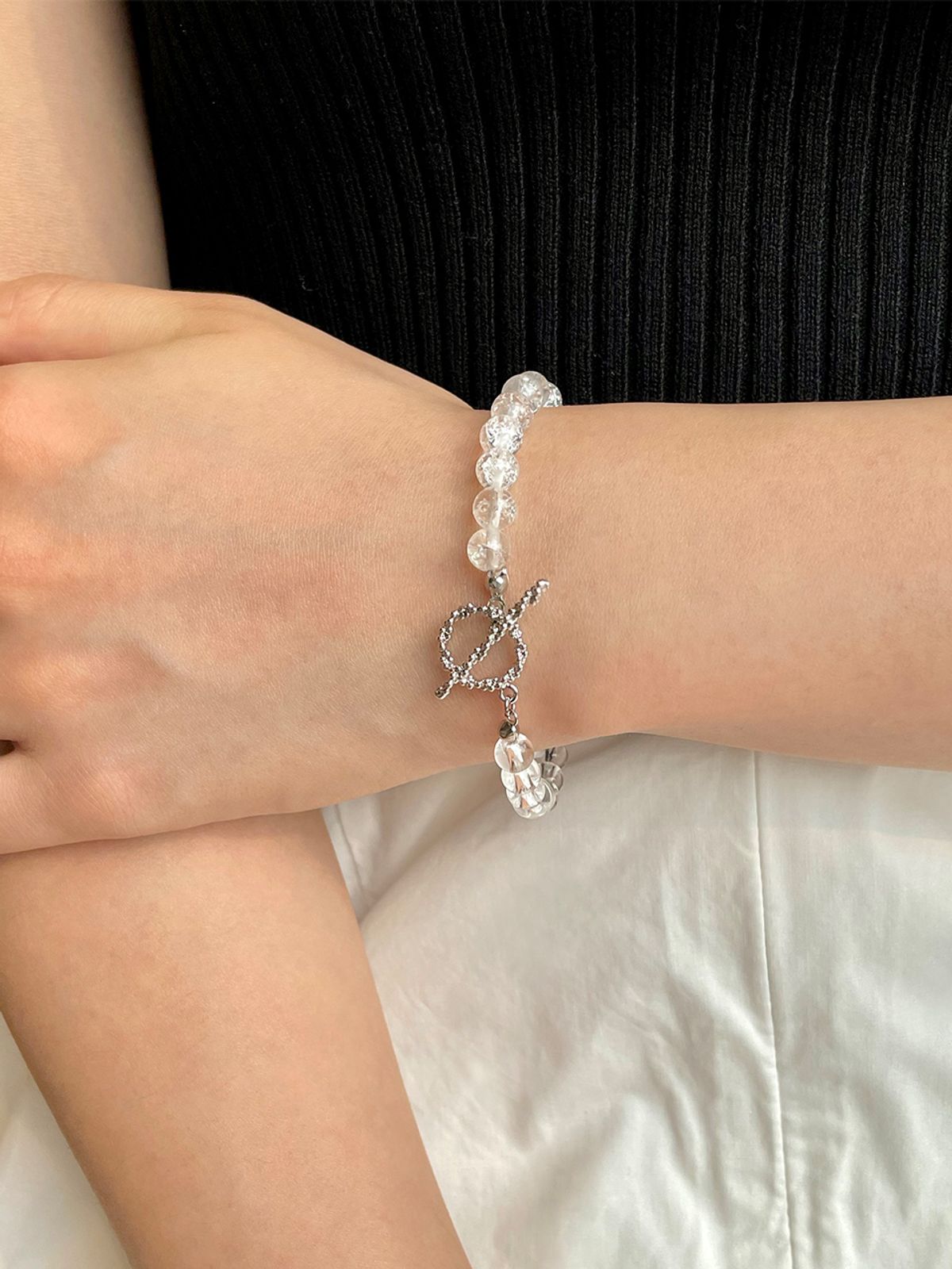 리엔느와르(leeENoir) White Bubble Toggle Bracelet