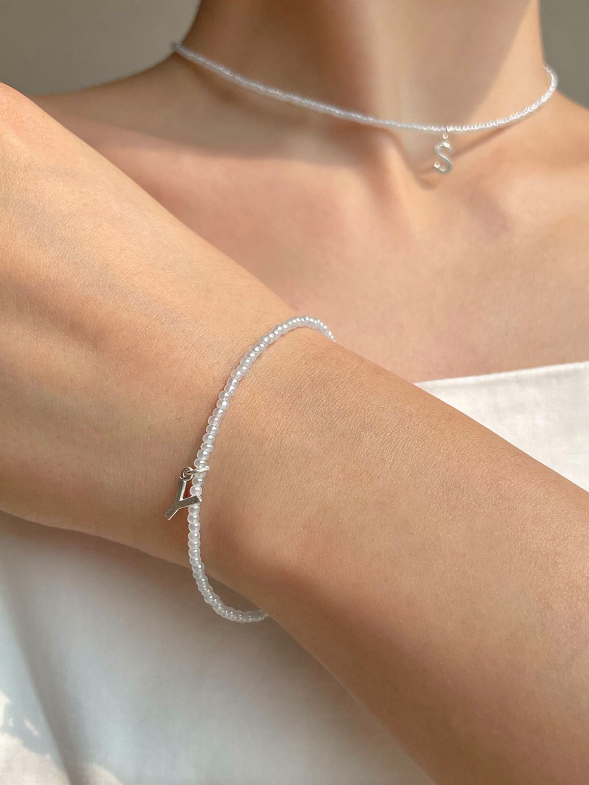 리엔느와르(leeENoir) Romantic Initial Bracelet (Skyblue)