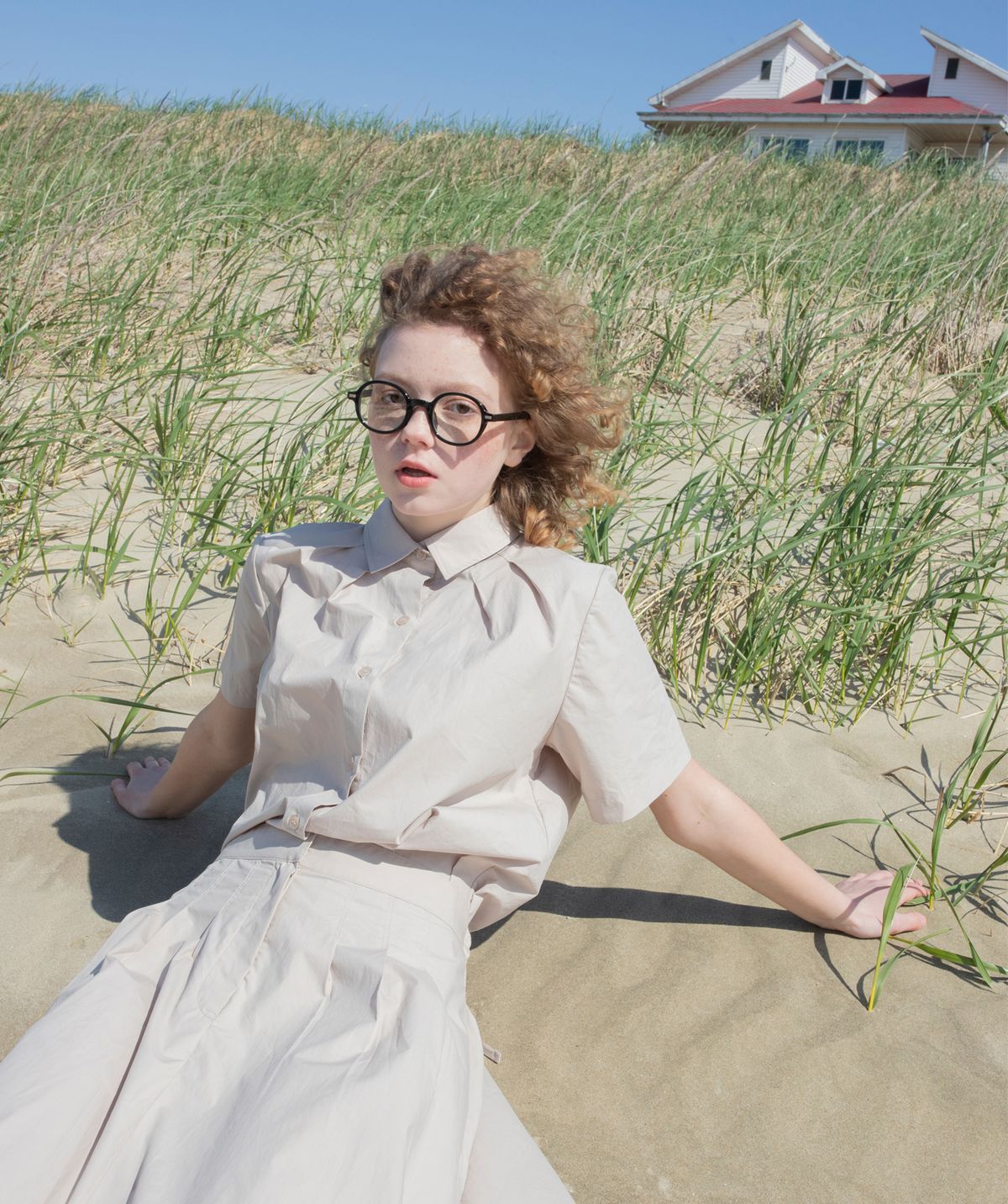 버나드밀즈(BERNARD MILLS) OBLONG PLEATED SHIRT - BEIGE