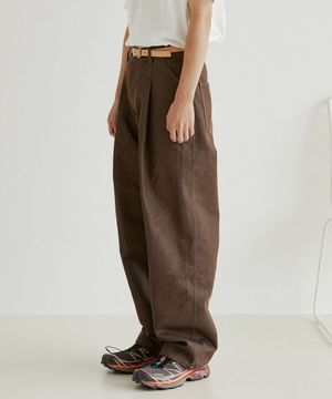 Clean Deep One Tuck Denim Pants [Brown]