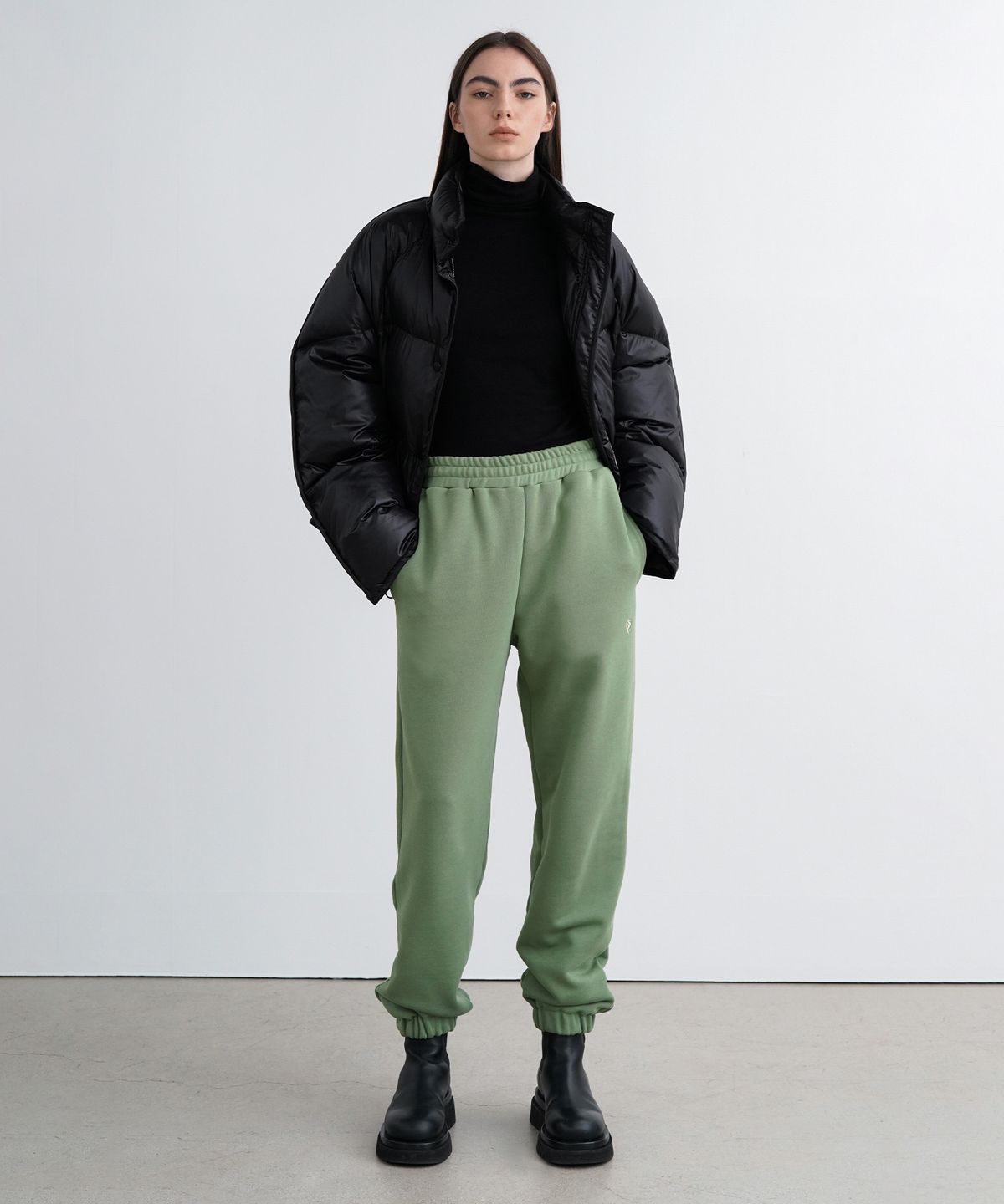 인사일런스 우먼(INSILENCE WOMEN) 스웨트 조거 팬츠 LIGHT KHAKI