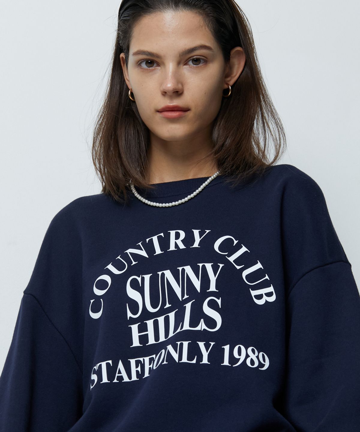 스텝온리(STAFFONLY) SUNNY HILLS SWEATSHIRTS (NAVY)