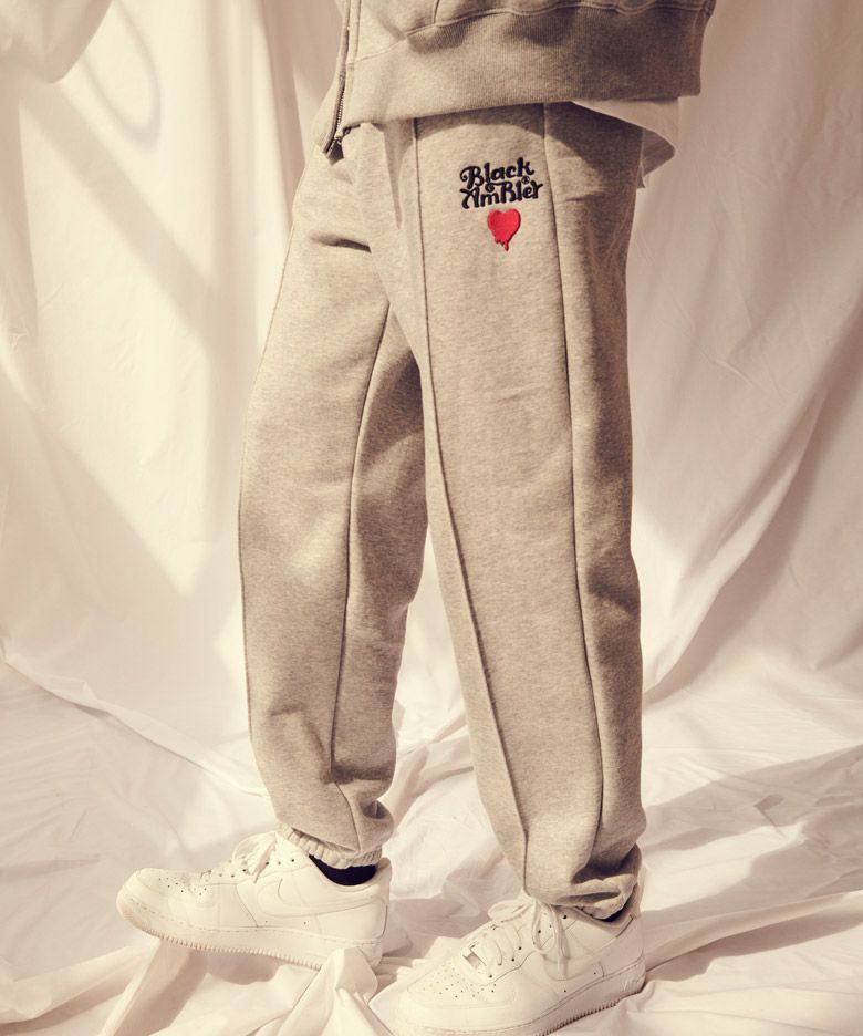 MUSINSA | AMBLER Black ambl heart banding pin tuck fleece