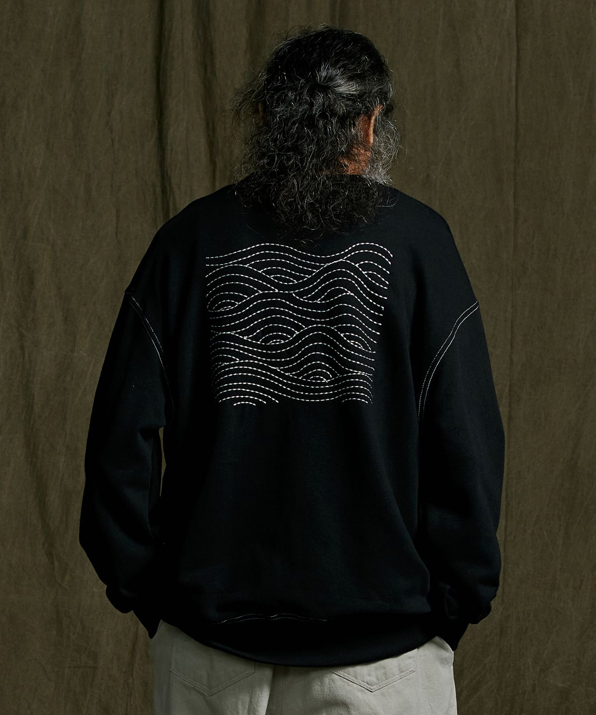 프리즘웍스(FRIZMWORKS) WAVE NEEDLEWORK SWEATSHIRT _ BLACK