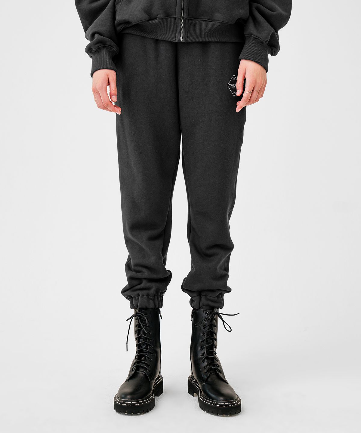 판도라핏(PANDORAFIT) Rhombus Jogger Pants Charcoal