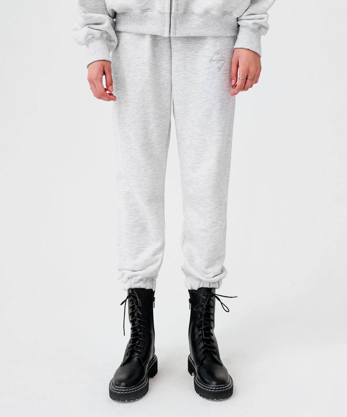 판도라핏(PANDORAFIT) Rhombus Jogger Pants White