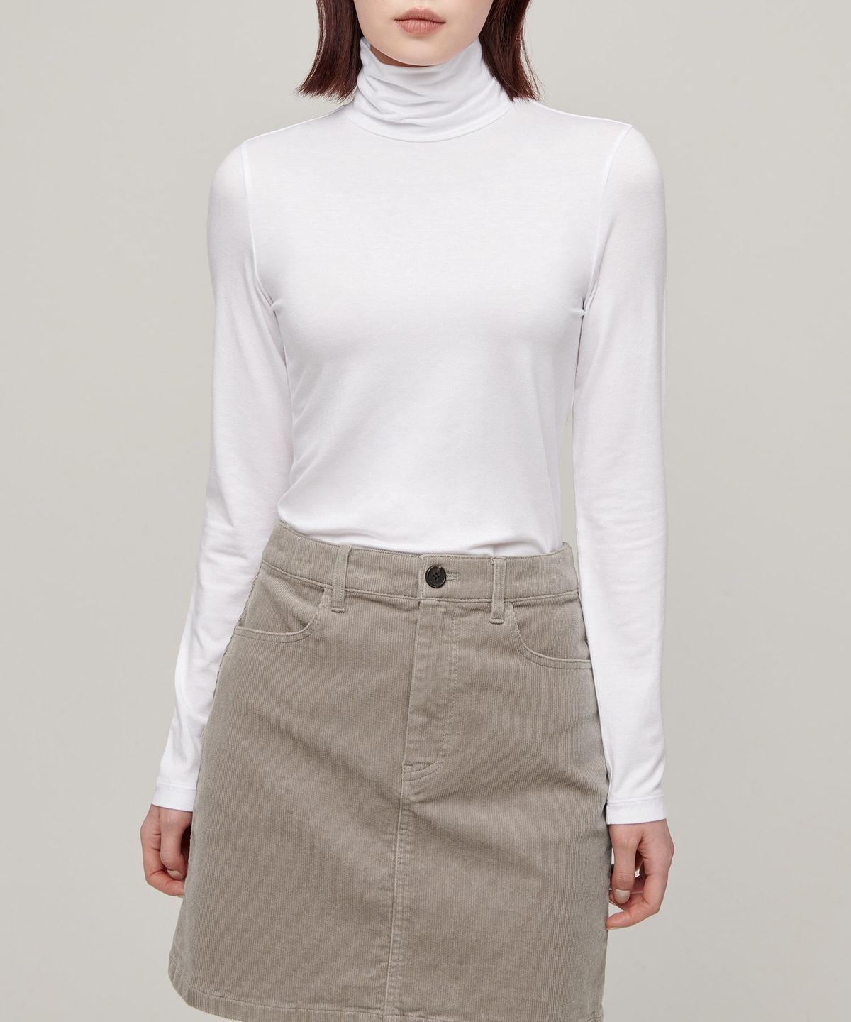 무신사 스탠다드 우먼(MUSINSA STANDARD WOMAN) 우먼즈 텐셀 슬림 터틀 넥 티셔츠 [화이트]