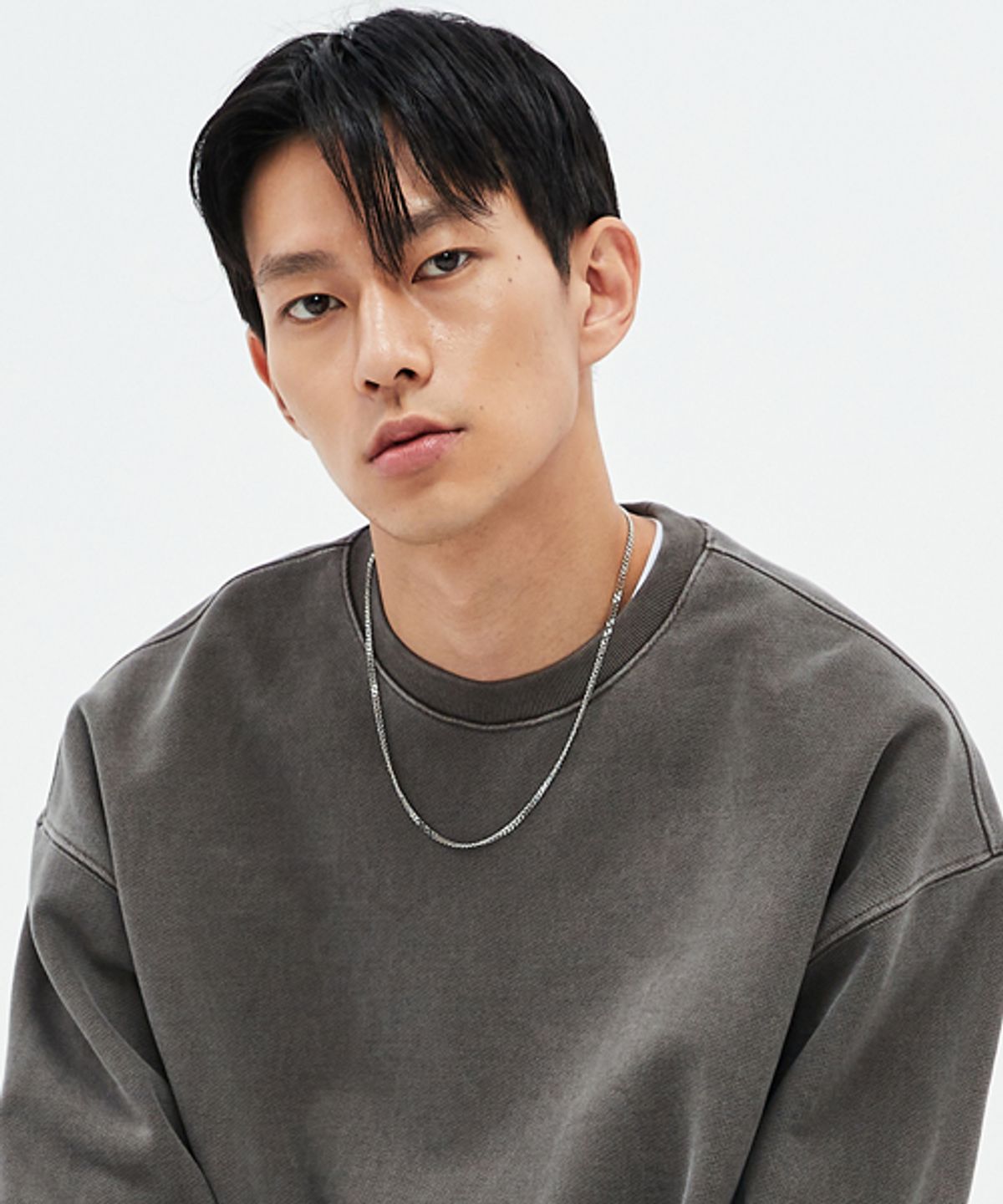 소버먼트(SOVERMENT) 980G 피그먼트 맨투맨-오크 브라운-