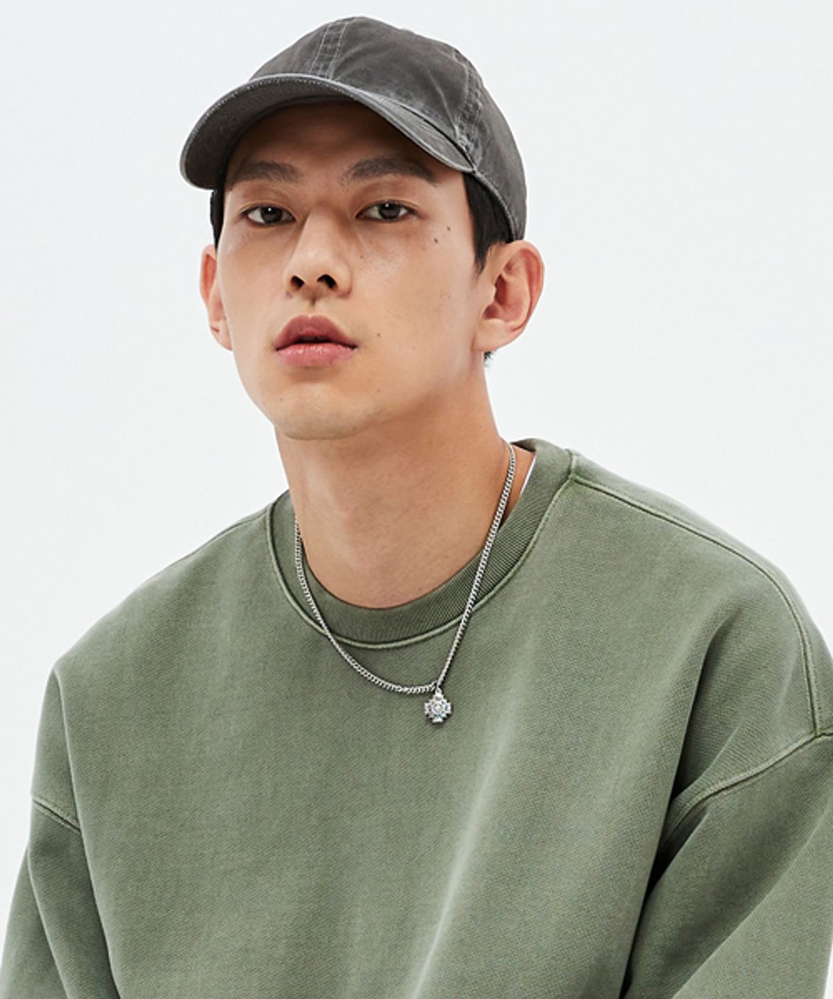 소버먼트(SOVERMENT) 980G 피그먼트 맨투맨-더치 카키-