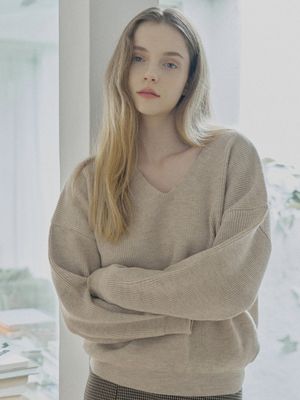 V-neck Oversized Knit Pullover - BEIGE