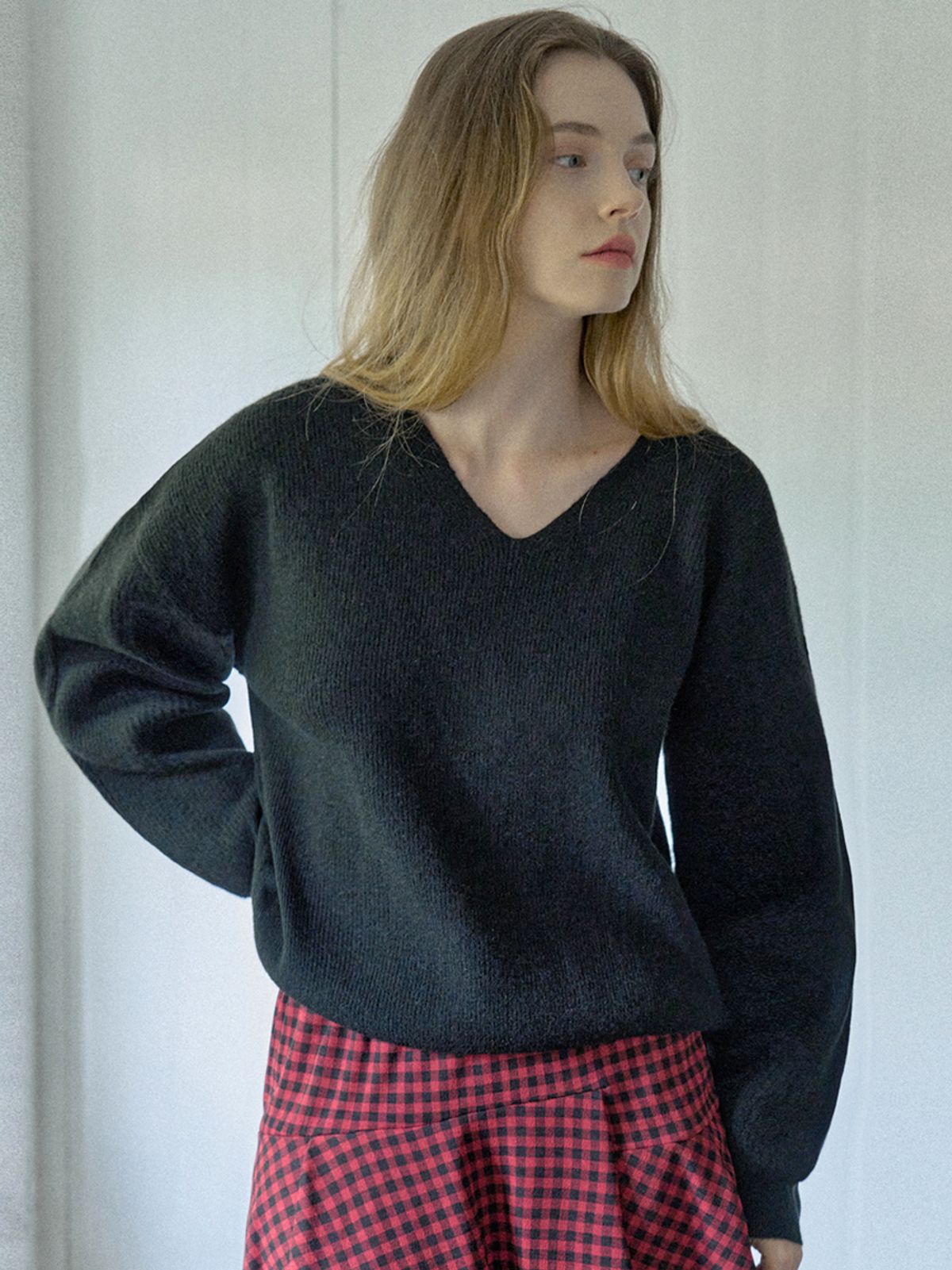아방(AVANT-G) V-neck Oversized Knit Pullover - BLACK