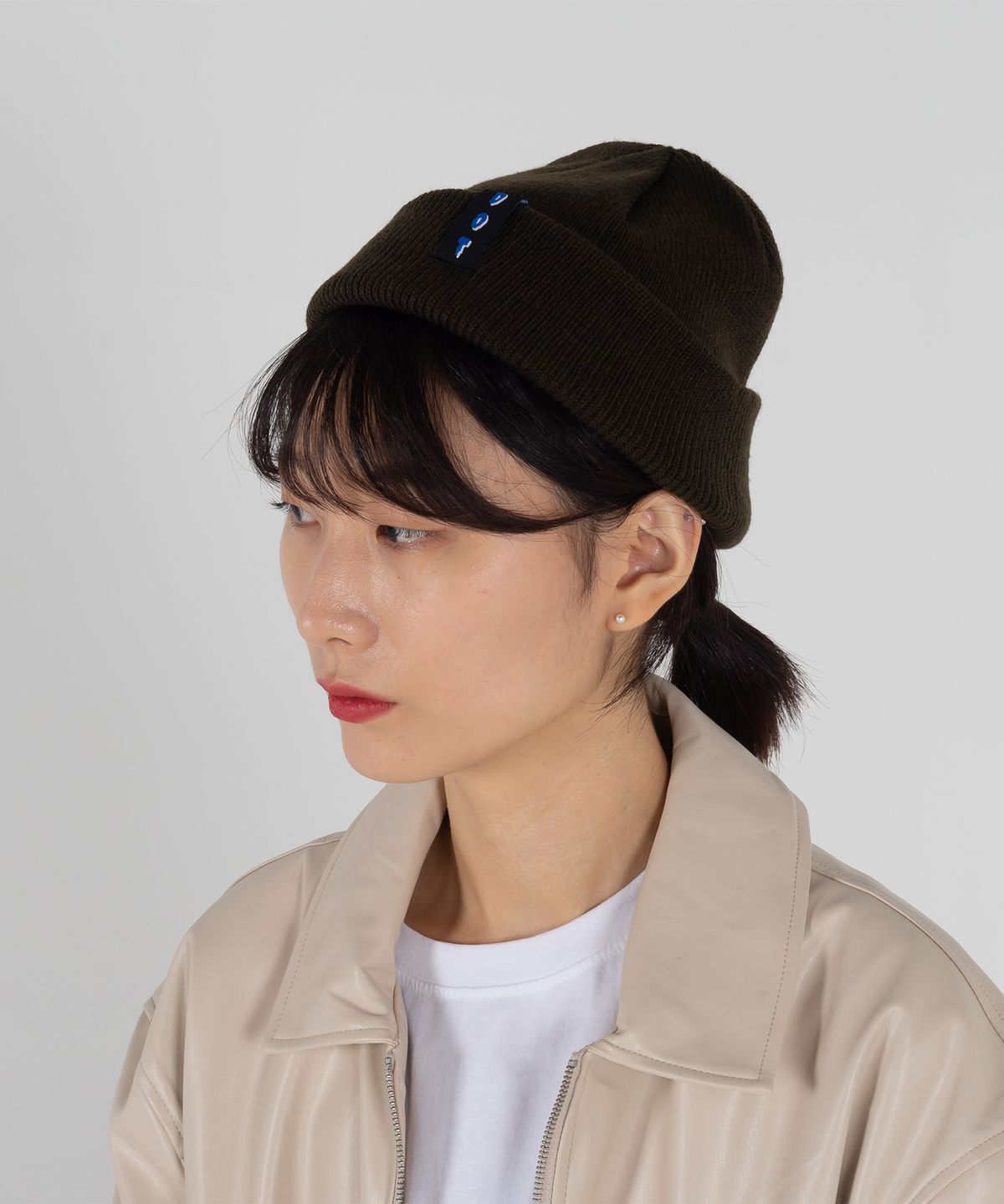 오드닷(ODD DOT) 오드 라벨 숏 비니_카키