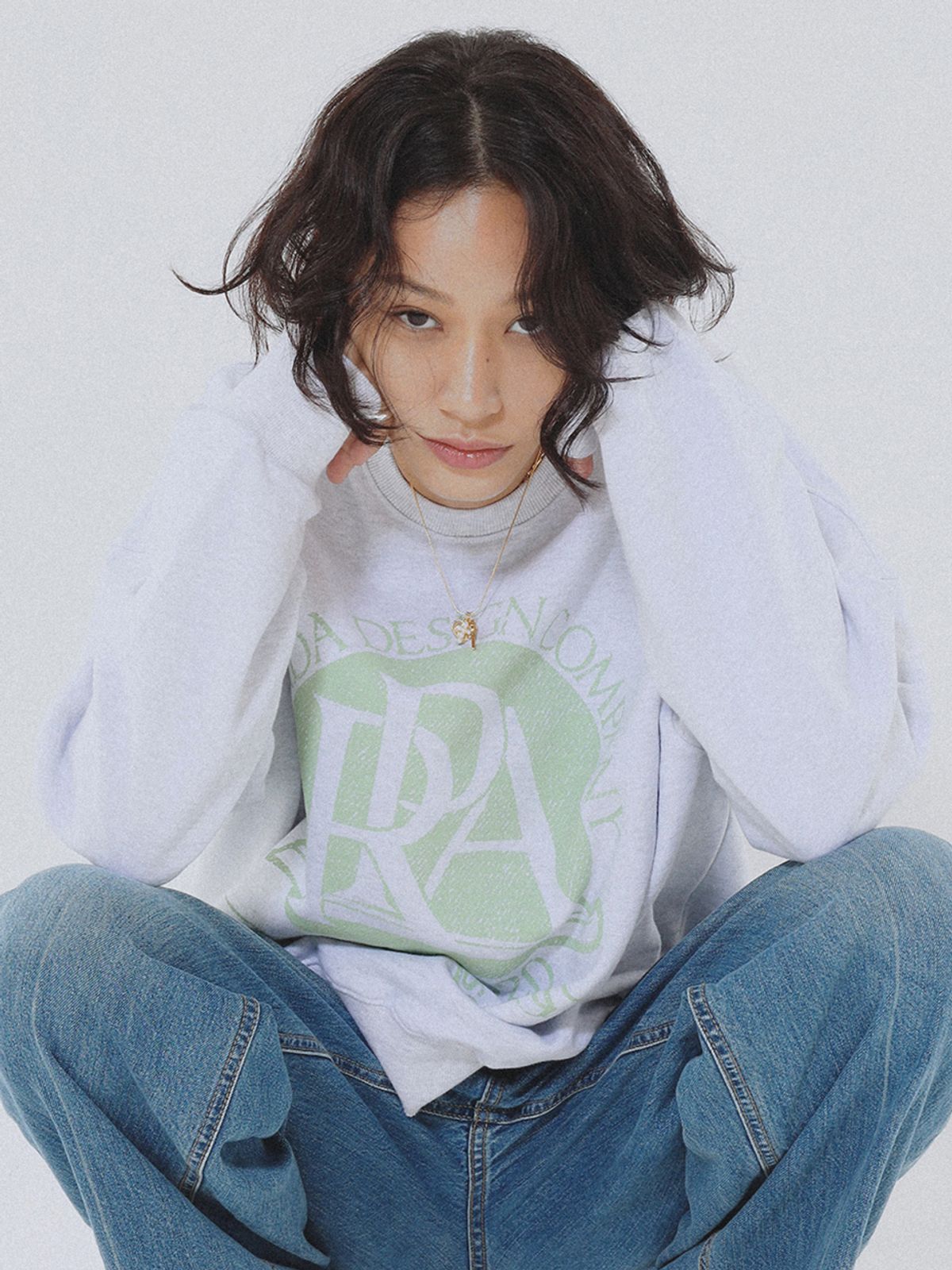 프렌다(PRENDA) ROUND LOGO CREWNECK SWEATSHIRT HEATHER GRAY