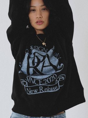 ROUND LOGO CREWNECK SWEATSHIRT BLACK