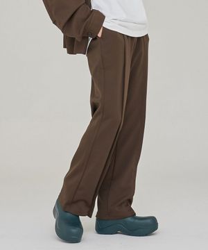 핀 턱 플리츠 세미 와이드 트랙팬츠 [브라운]