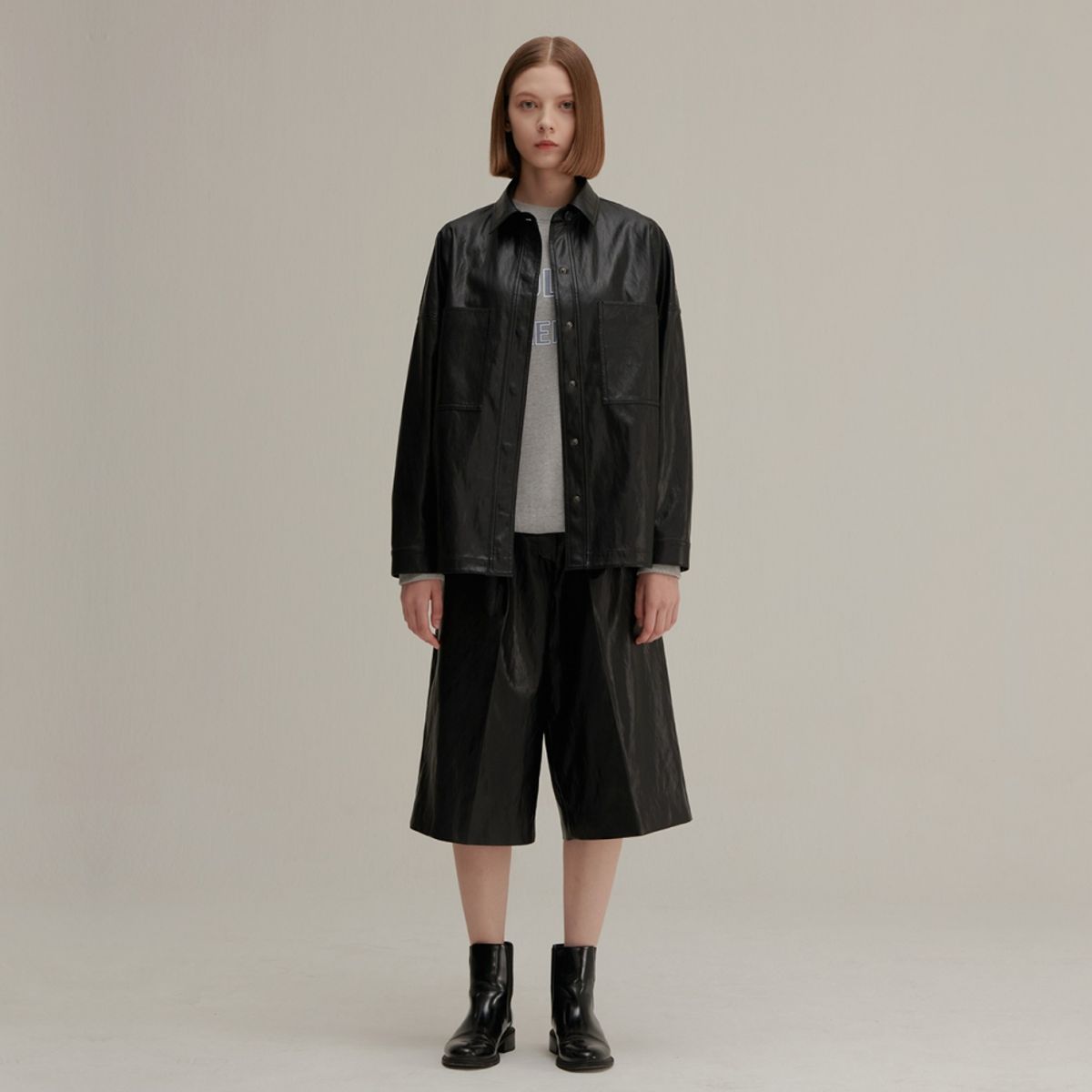 핀블랙(PINBLACK) VEGAN LEATHER TUCK HALF PANTS BLACK